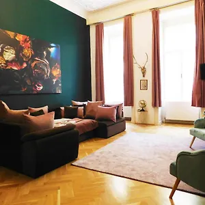 Apartment Wonder Deer Lux At The Parliament Self Check-in, Budapest